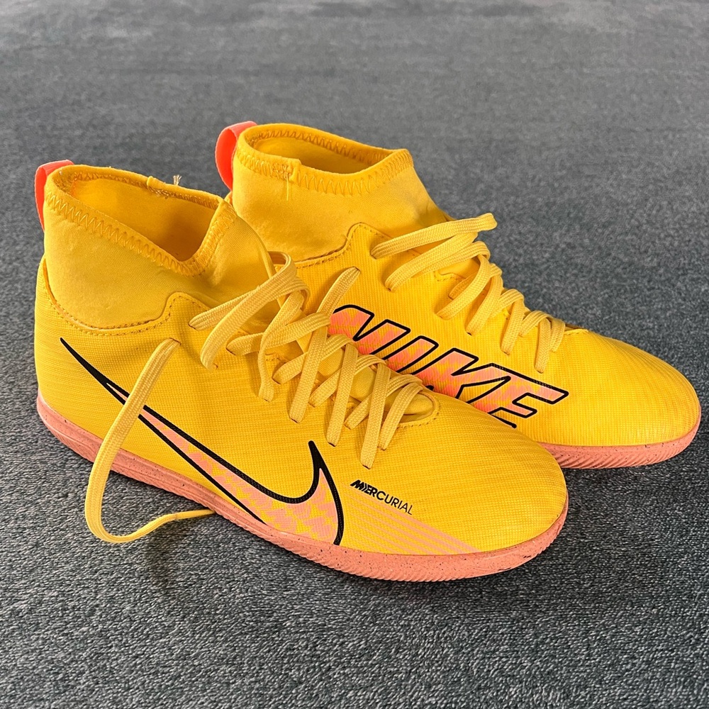 *Youth* Nike Mercurial Superfly 9 Club TF - size 3.5